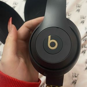 Beats studio3 wireless headphones